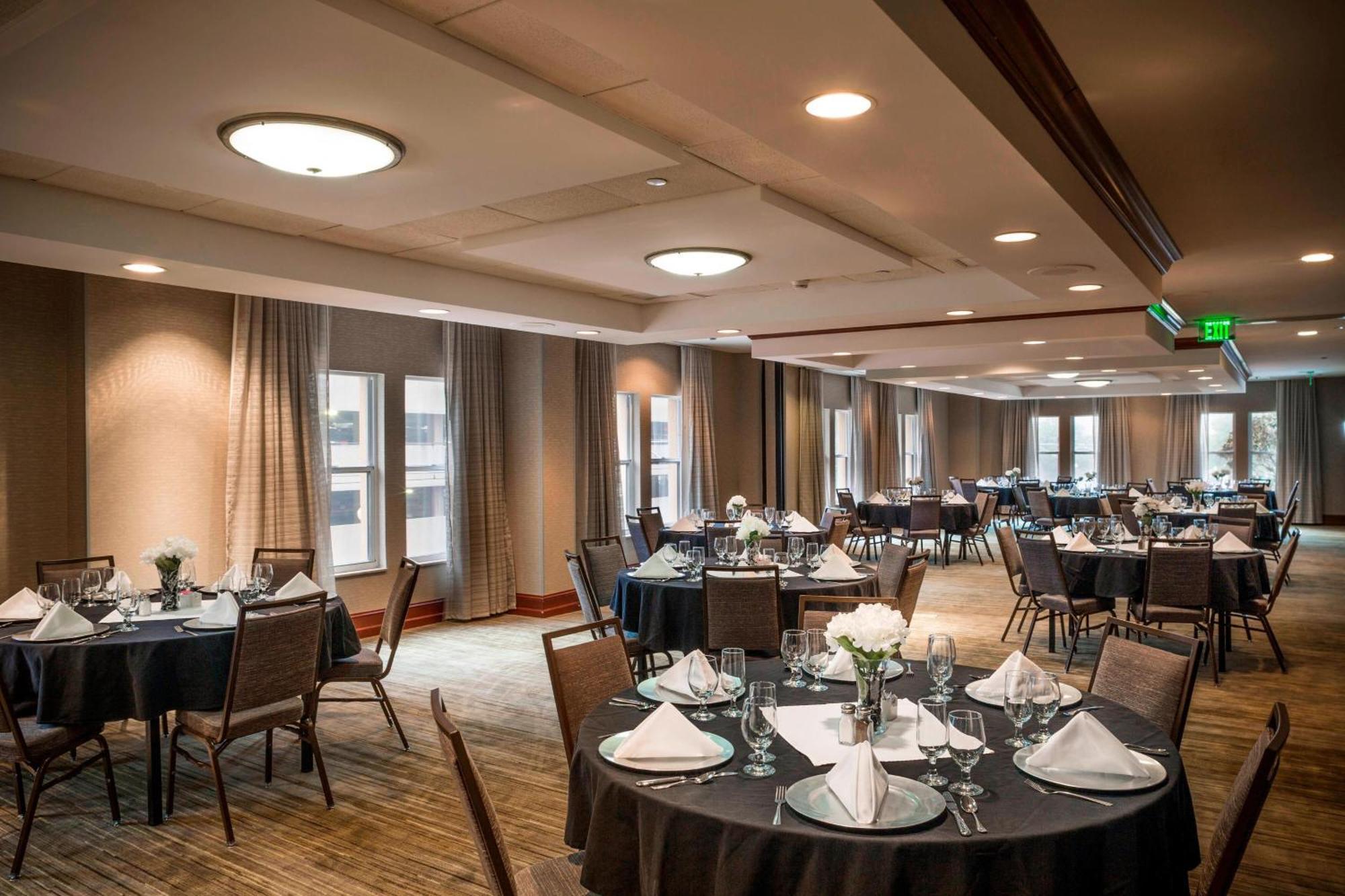 Courtyard By Marriott Norfolk Downtown Hotel Ngoại thất bức ảnh